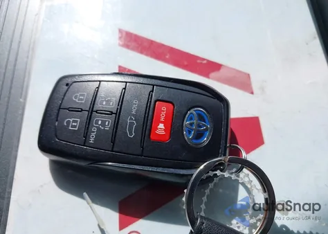 2025 Toyota Sienna Xle z USA, uszkodzony, nr VIN 5TDYRKEC3SS259850